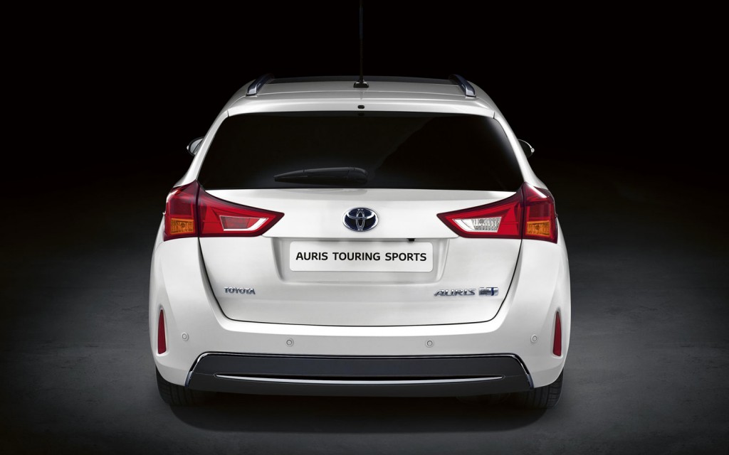 2013-Toyota-Auris-Touring-Sports-Rear-1024x640.jpg