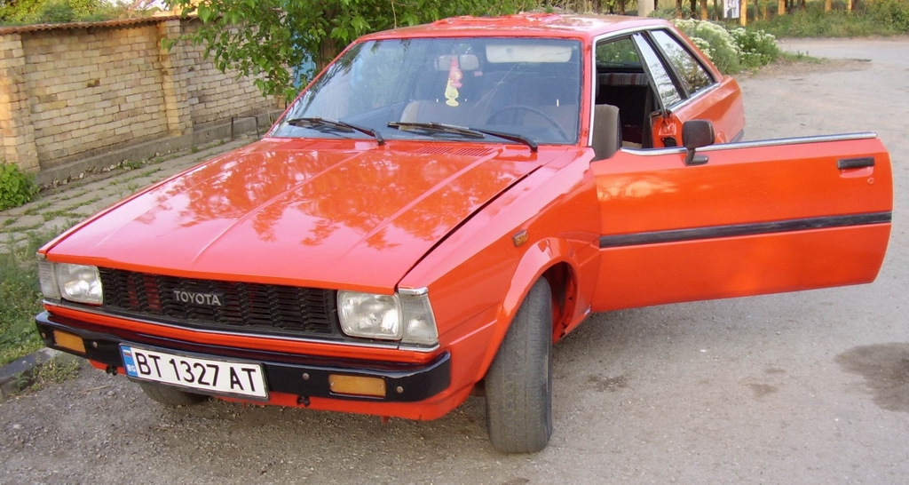 Toyota corolla ke70 te72 liftback.jpg